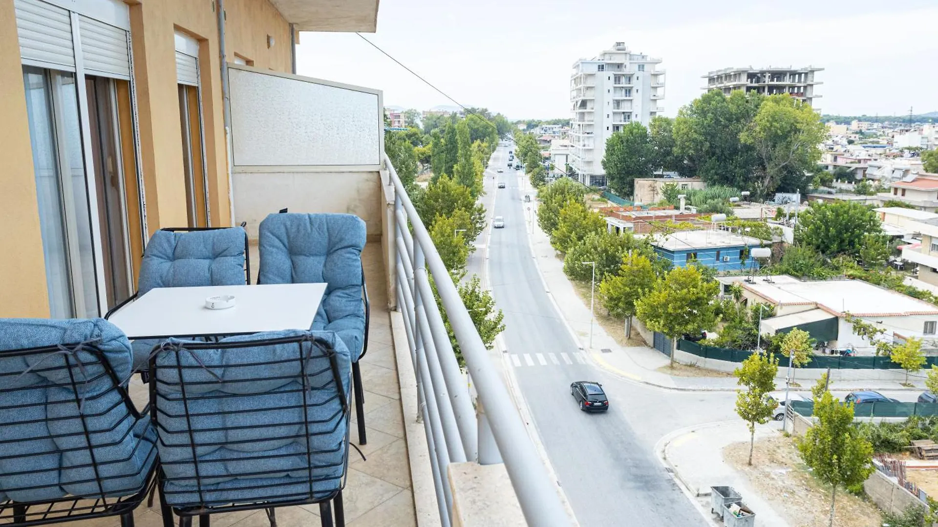 Emigres Apartments Vlorë 0*,